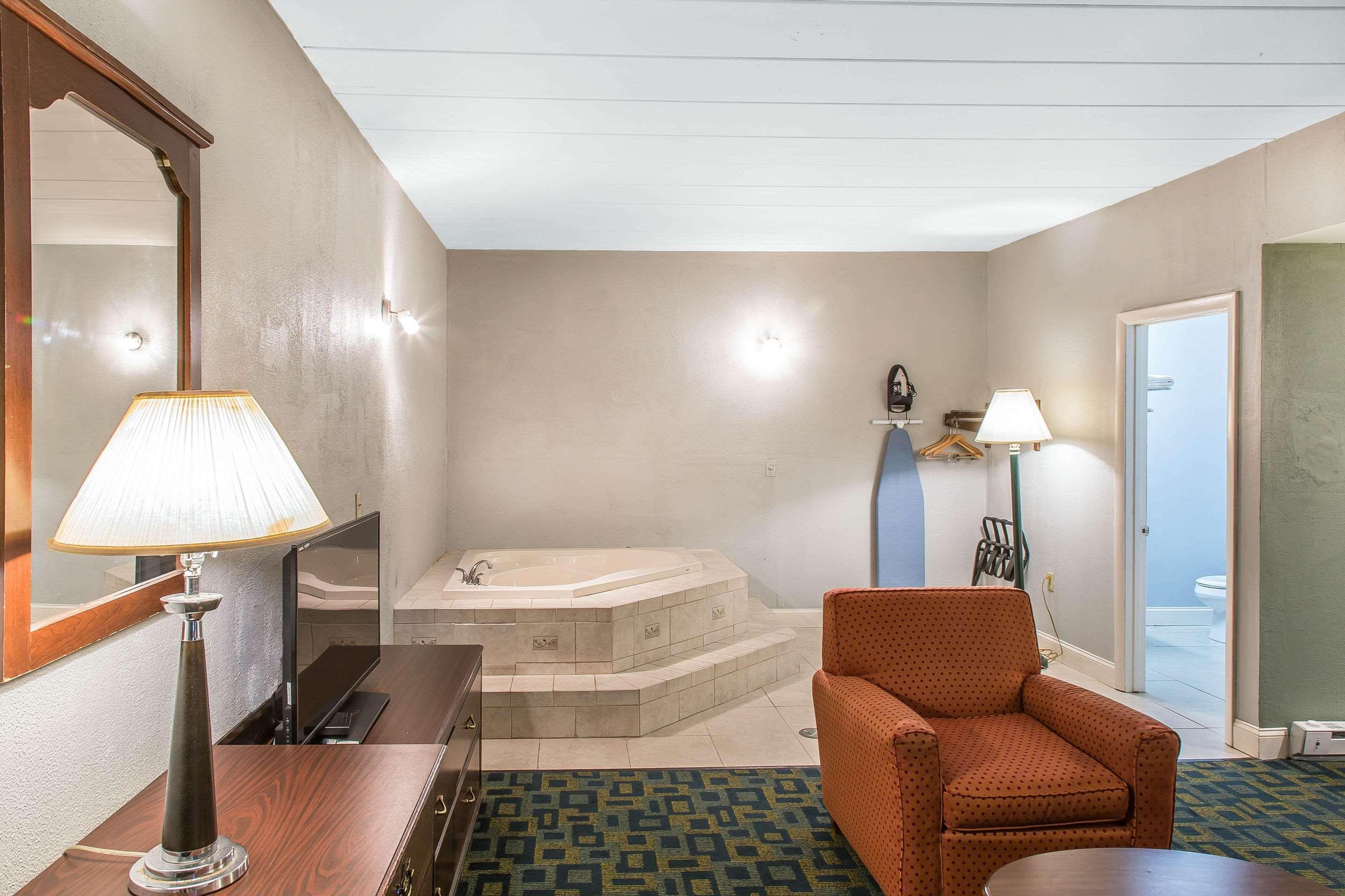 Econo Lodge Cranston - Providence Eksteriør bilde