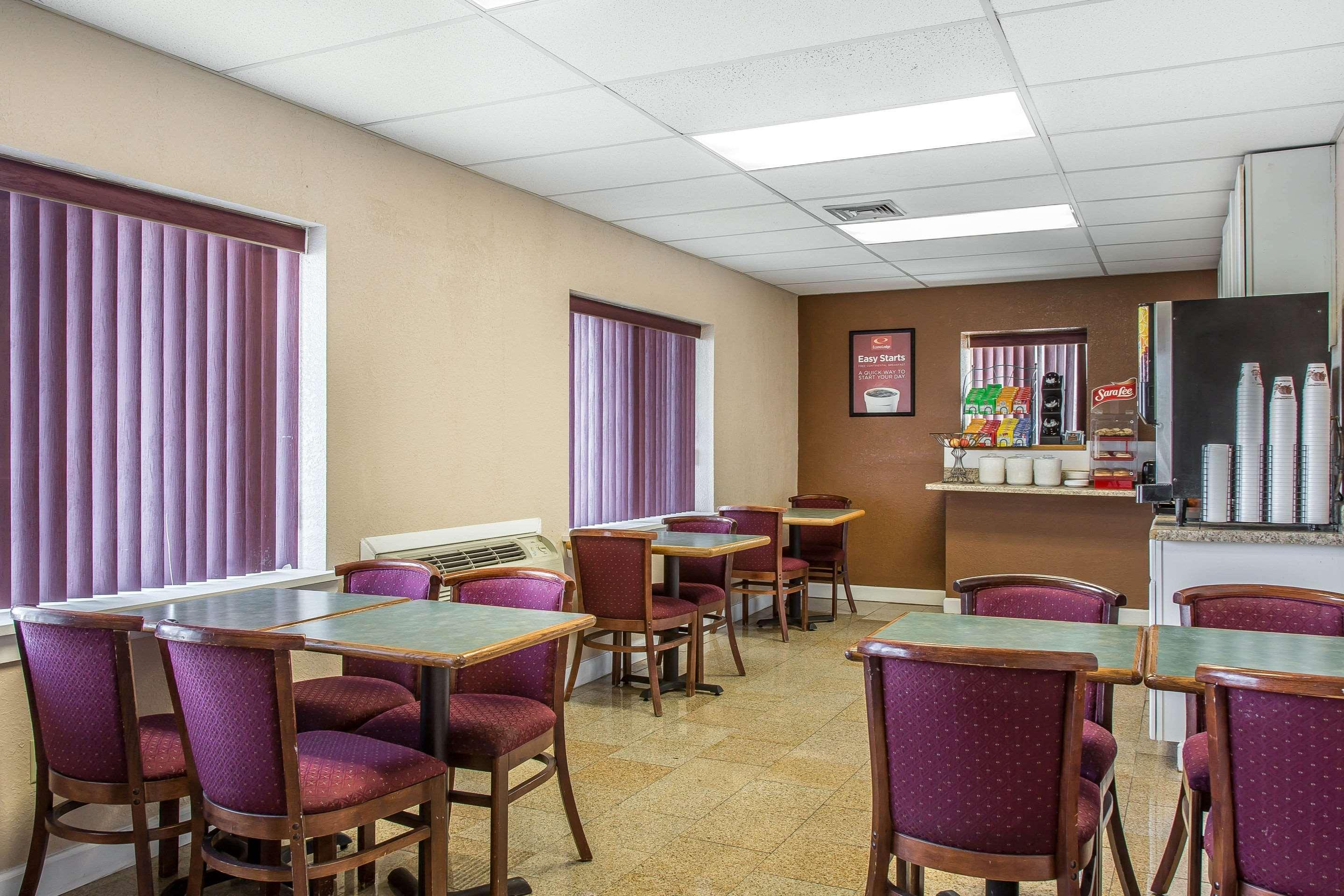 Econo Lodge Cranston - Providence Eksteriør bilde