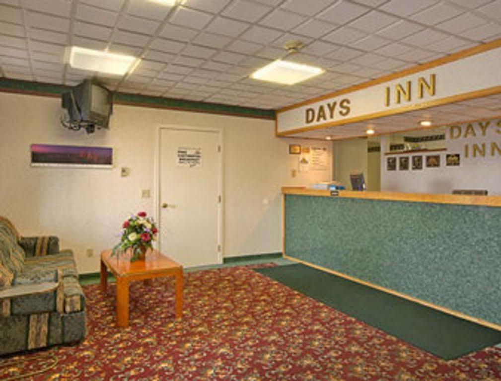 Econo Lodge Cranston - Providence Eksteriør bilde