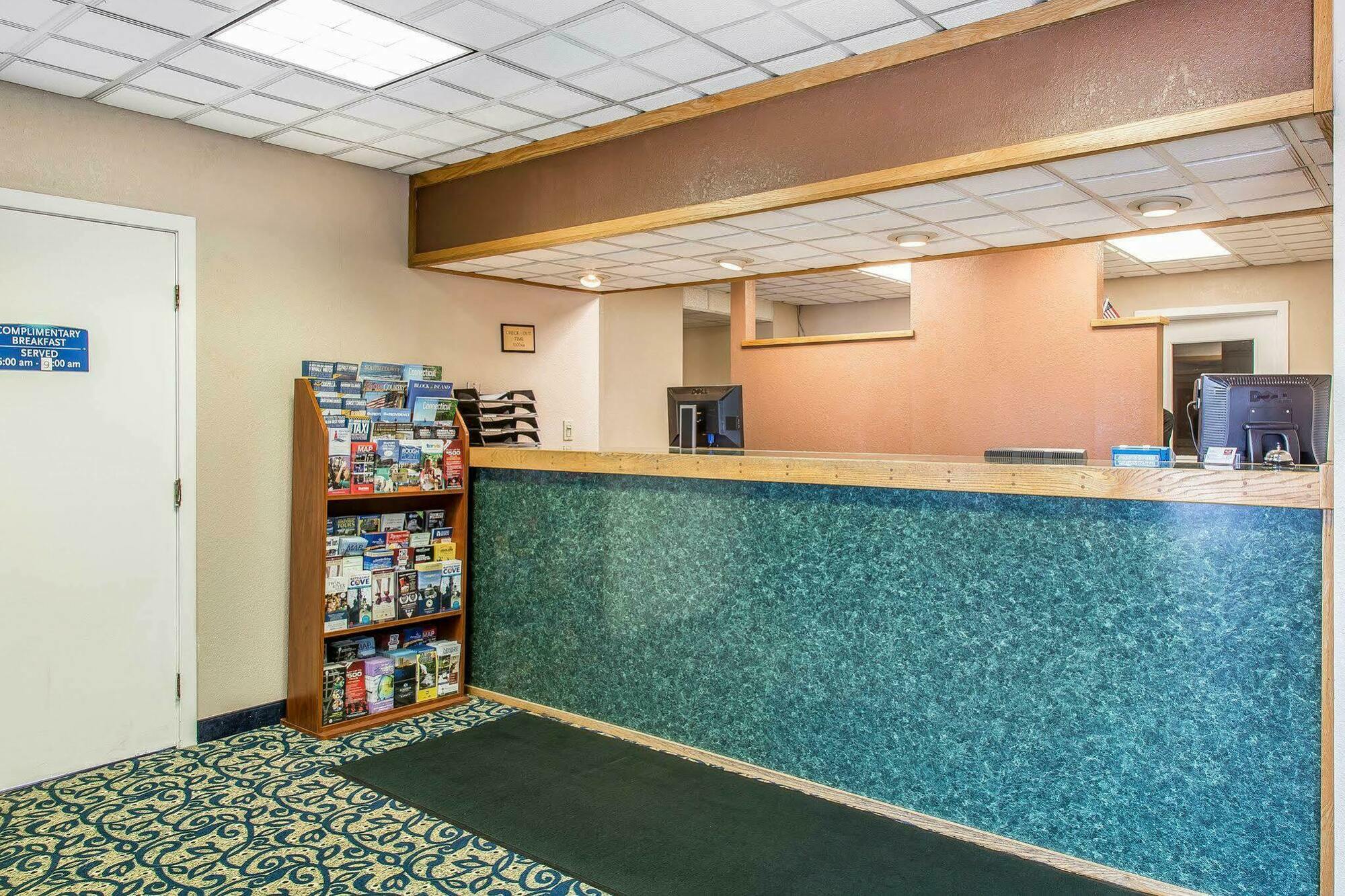 Econo Lodge Cranston - Providence Eksteriør bilde